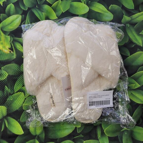 NWT Casa Clara Ava White Criss Cross Faux Fur Slipper size Medium (38-39) - Picture 2 of 9